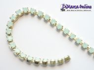 CC16 Chrysolite Opal in Raw Gold Cupchain 4 mm SS16 Preciosa - 10 cm